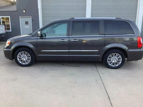 2015 Chrysler Town & Country Limited Platinum