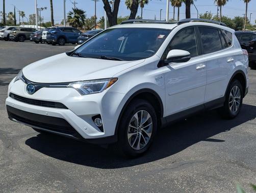Super White 2017 Toyota RAV4 Hybrid XLE