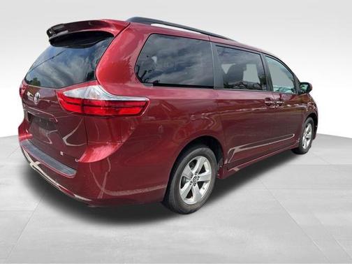 Salsa Red Pearl 2019 Toyota Sienna LE