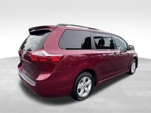 Salsa Red Pearl 2019 Toyota Sienna LE