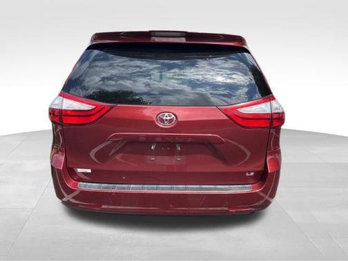 Salsa Red Pearl 2019 Toyota Sienna LE