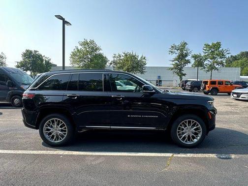 2025 Jeep Grand Cherokee Summit