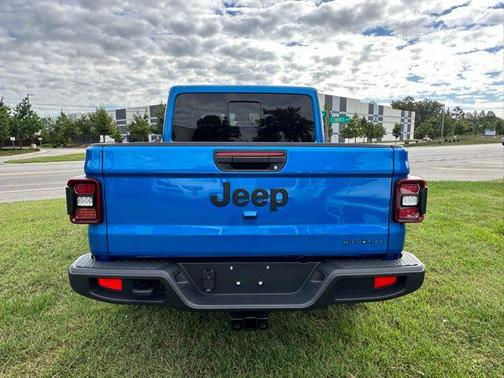 2025 Jeep Gladiator High Tide
