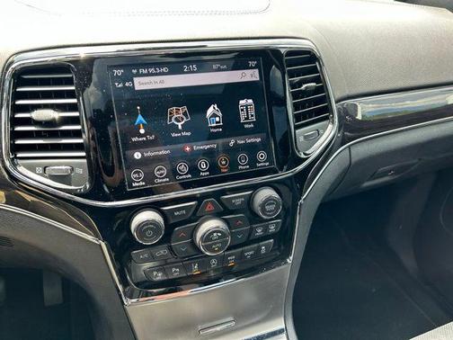 Diamond Black Crystal Pearlcoat 2020 Jeep Grand Cherokee Overland