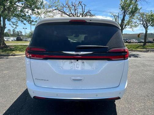 Bright White Clearcoat 2026 Chrysler Pacifica L
