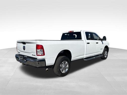 Bright White Clearcoat 2024 RAM 2500 Big Horn Crew Cab 4x4 8' Box