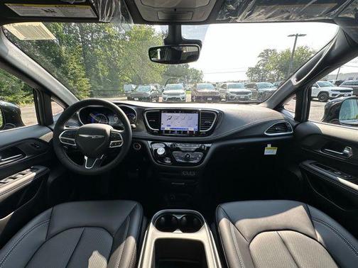 2025 Chrysler Pacifica L