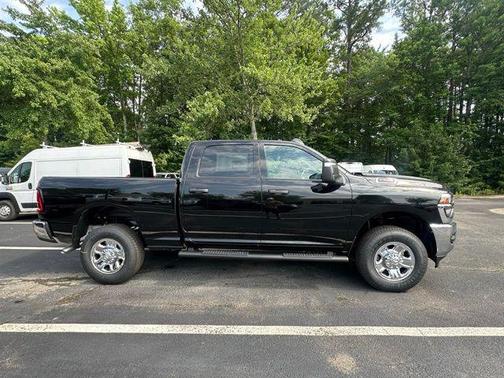 2025 RAM 2500 Tradesman Crew Cab 4x4 6'4' Box