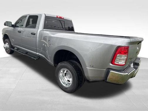 2022 RAM 3500 Tradesman Crew Cab 4x4 8' Box