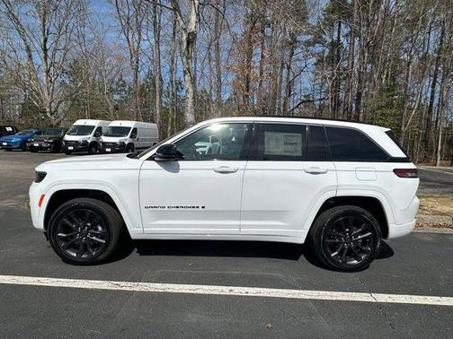 Bright White Clearcoat 2026 Jeep Grand Cherokee Limited