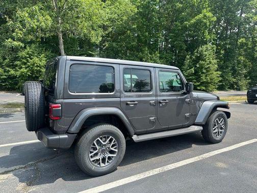 2025 Jeep Wrangler 4-Door Sahara 4x4