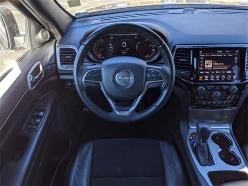 Photo 5 of 30 of 2020 Jeep Grand Cherokee Laredo