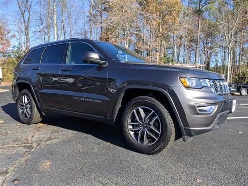 Photo 2 of 30 of 2020 Jeep Grand Cherokee Laredo