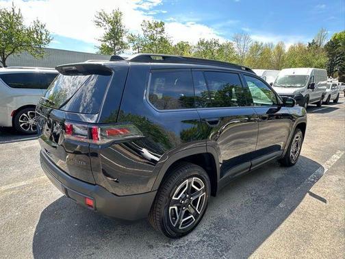 Diamond Black Crystal Pearlcoat 2026 Jeep Cherokee Limited