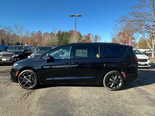 2026 Chrysler Pacifica Limited