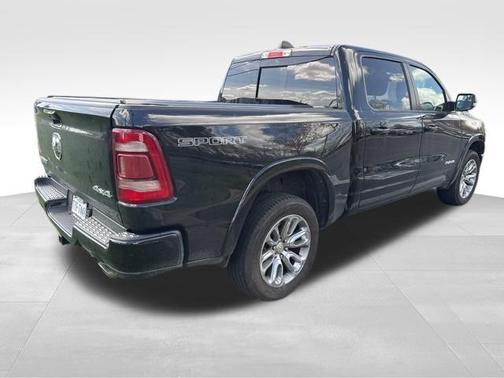 Diamond Black Crystal Pearlcoat 2022 RAM 1500 Laramie