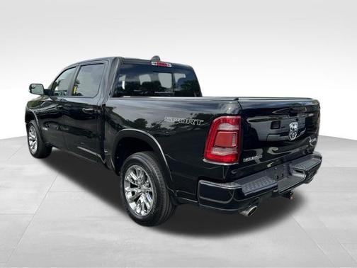 Diamond Black Crystal Pearlcoat 2022 RAM 1500 Laramie