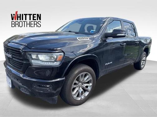 Diamond Black Crystal Pearlcoat 2022 RAM 1500 Laramie