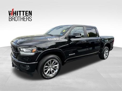 Diamond Black Crystal Pearlcoat 2022 RAM 1500 Laramie