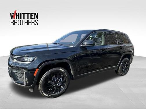 Diamond Black Crystal Pearlcoat 2026 Jeep Grand Cherokee Altitude
