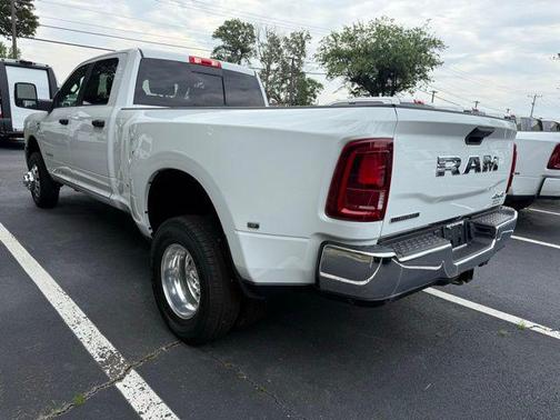 2025 RAM 3500 Big Horn Crew Cab 4x4 8' Box