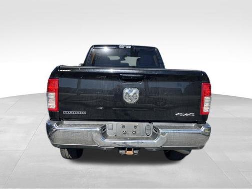 Diamond Black Crystal Pearlcoat 2021 RAM 2500 Big Horn Crew Cab 4x4 6'4' Box