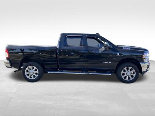Diamond Black Crystal Pearlcoat 2021 RAM 2500 Big Horn Crew Cab 4x4 6'4' Box
