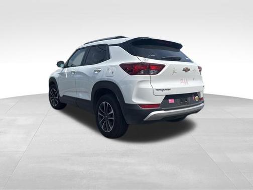 Summit White 2024 Chevrolet Trailblazer LT