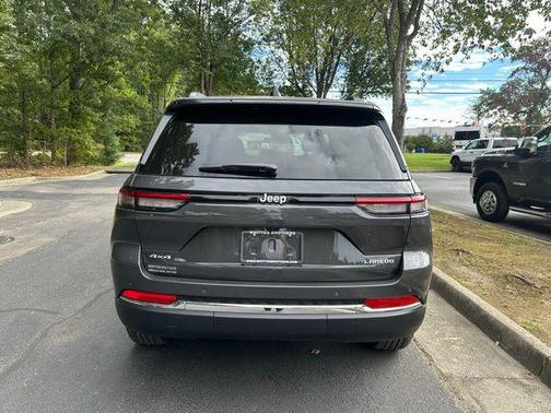 2025 Jeep Grand Cherokee Laredo