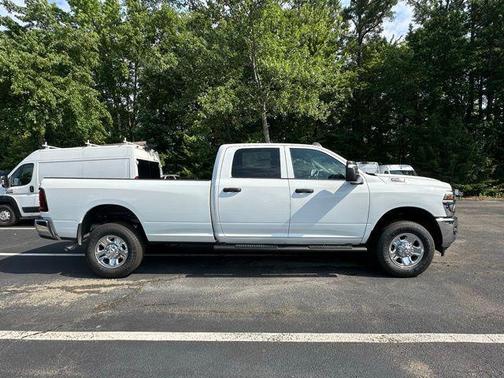 2025 RAM 2500 Tradesman Crew Cab 4x4 8' Box