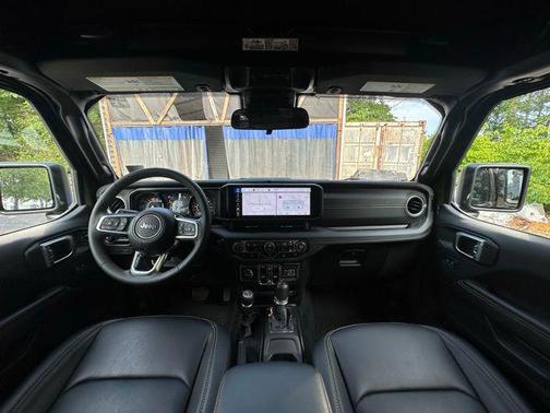 2024 Jeep Wrangler 4-Door Sahara 4x4