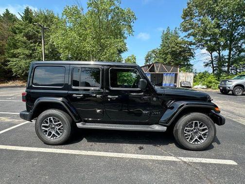 2025 Jeep Wrangler 4-Door Sahara 4x4