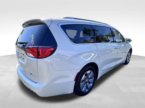 Luxury White Pearlcoat 2020 Chrysler Pacifica Hybrid Limited