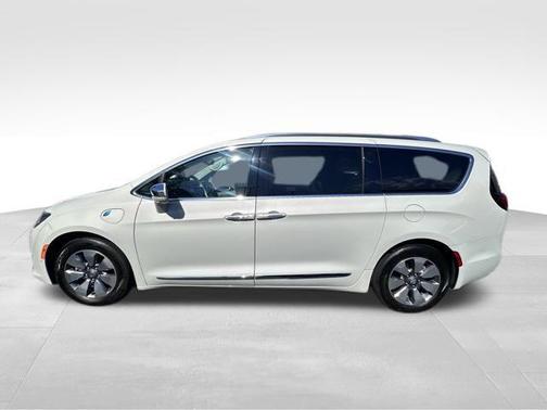 Luxury White Pearlcoat 2020 Chrysler Pacifica Hybrid Limited
