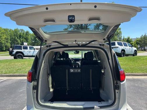 Luxury White Pearlcoat 2020 Chrysler Pacifica Hybrid Limited