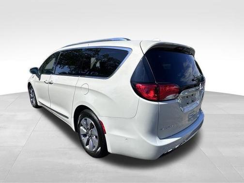 Luxury White Pearlcoat 2020 Chrysler Pacifica Hybrid Limited