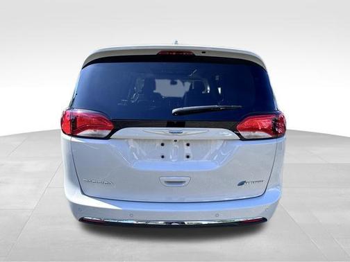 Luxury White Pearlcoat 2020 Chrysler Pacifica Hybrid Limited