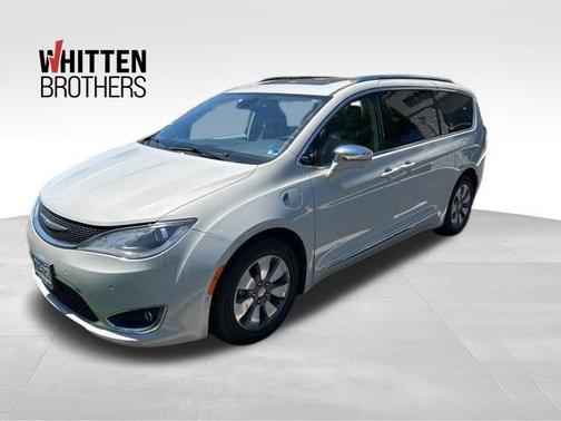 Luxury White Pearlcoat 2020 Chrysler Pacifica Hybrid Limited