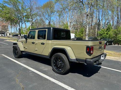 2025 Jeep Gladiator Nighthawk