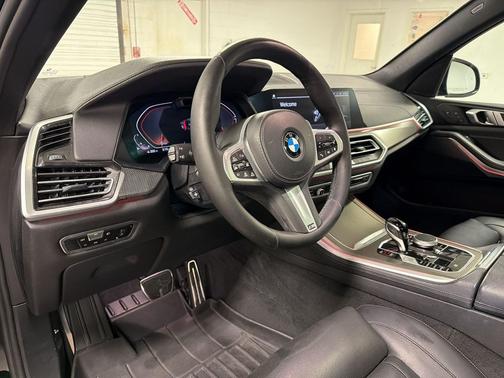 Black Sapphire Metallic 2022 BMW X5 sDrive40i