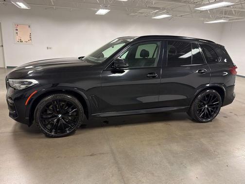 Black Sapphire Metallic 2022 BMW X5 sDrive40i