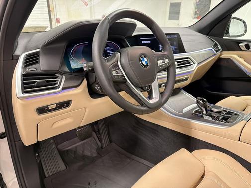 Mineral White Metallic 2022 BMW X5 sDrive40i