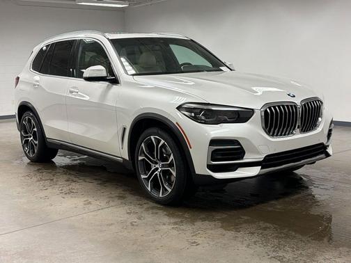 Mineral White Metallic 2022 BMW X5 sDrive40i