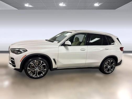 Mineral White Metallic 2022 BMW X5 sDrive40i