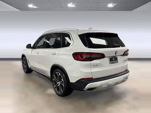 Mineral White Metallic 2022 BMW X5 sDrive40i