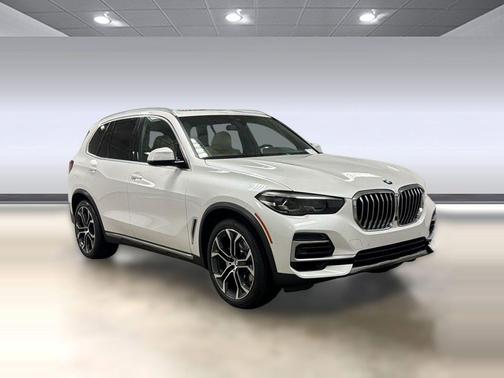 Mineral White Metallic 2022 BMW X5 sDrive40i