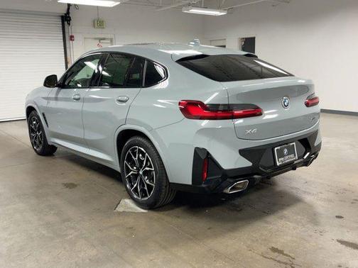 2025 BMW X4 xDrive30i