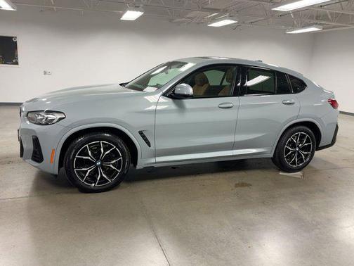 2025 BMW X4 xDrive30i