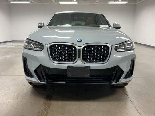 2025 BMW X4 xDrive30i