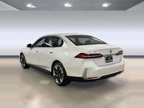 White 2025 BMW 540 xDrive